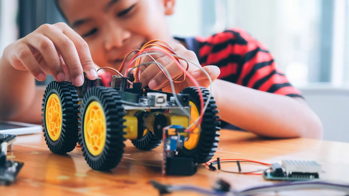children building robots